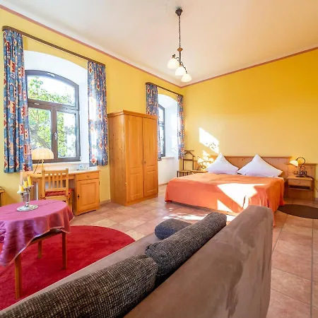 Kleinkunstbuehne Zur Post Beim John In Otel