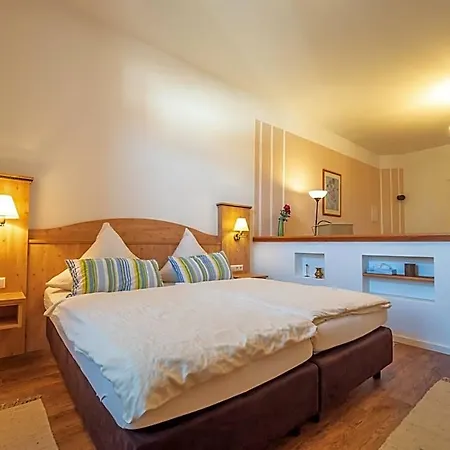 B-eathouse Eventhotel & Zur Post * Obing